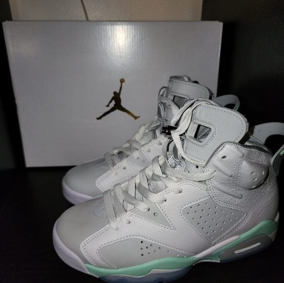 Air Jordan 6 Retro sneakers - Picture 1 of 4